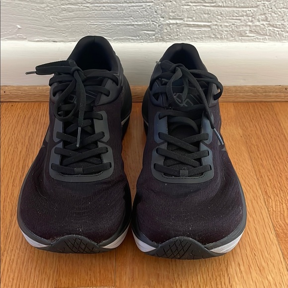 Men's Black Topo Athletic UltraFly 5 Sneakers - Picture 2 of 6